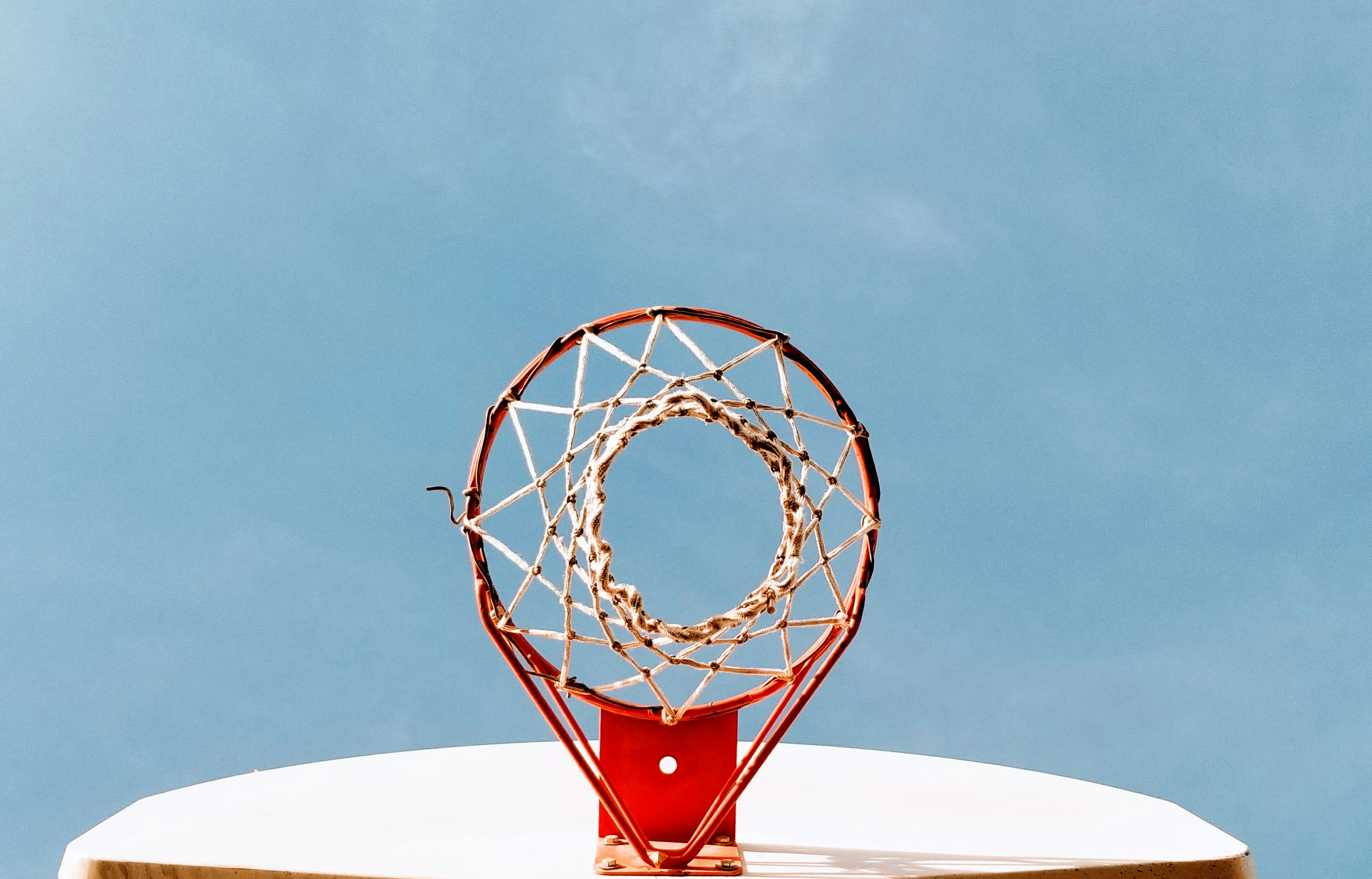 red and white basketball hoop low angle photography